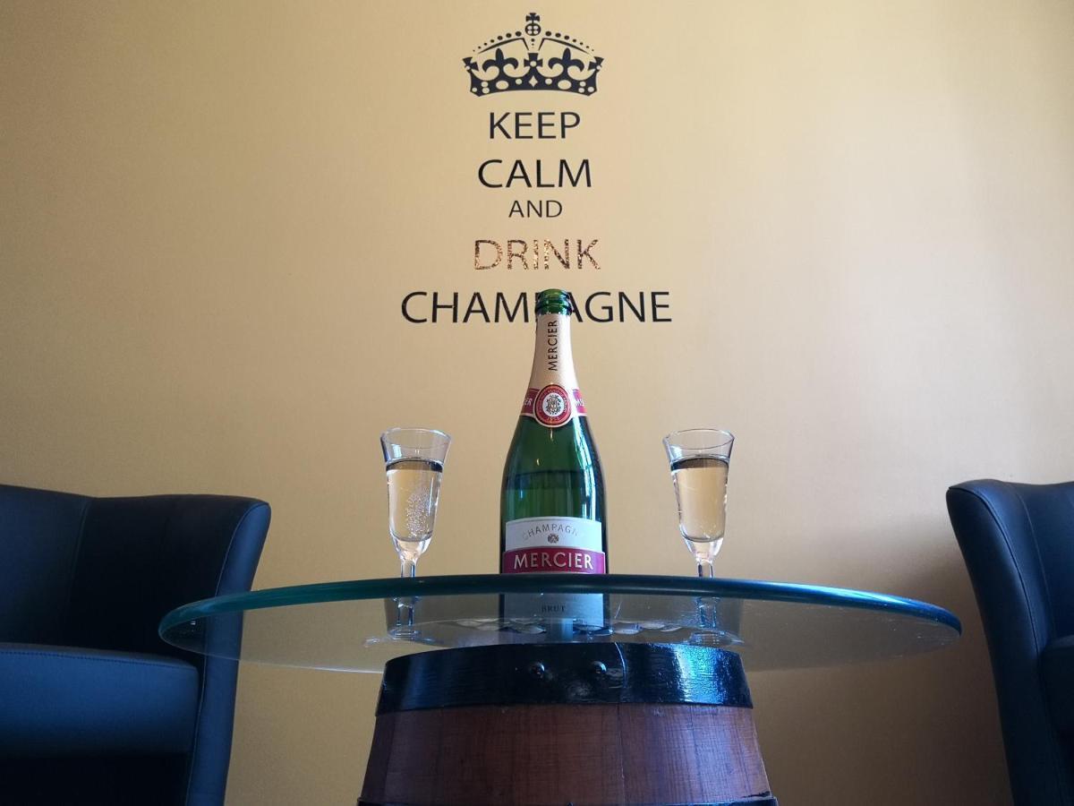 Groom Epernay - Jacuzzi & Champagne Екстер'єр фото